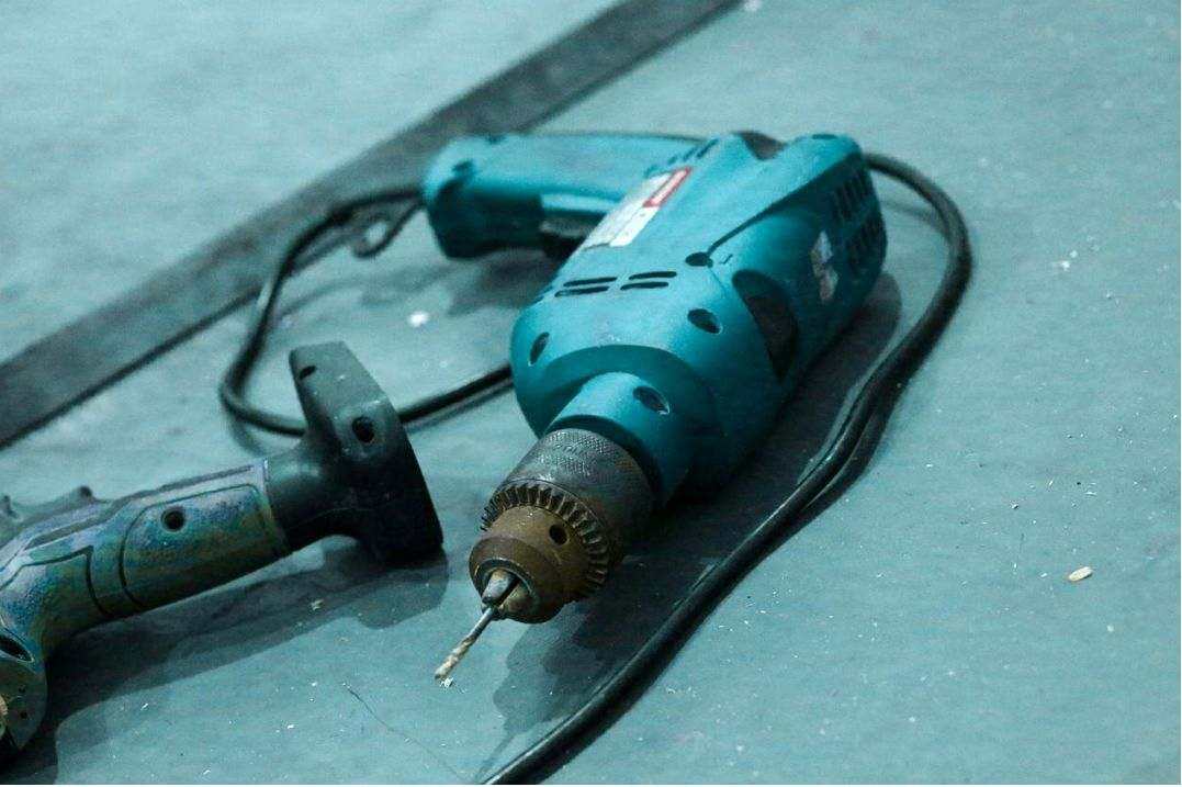 Techniker vor Anlage